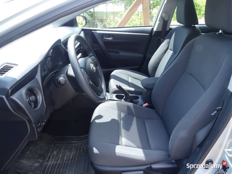 Corolla LIFT 20162017r 83 Salon Iwkowa sprzedam