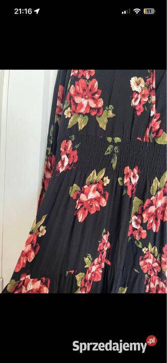 Suknia w róże Hyżne