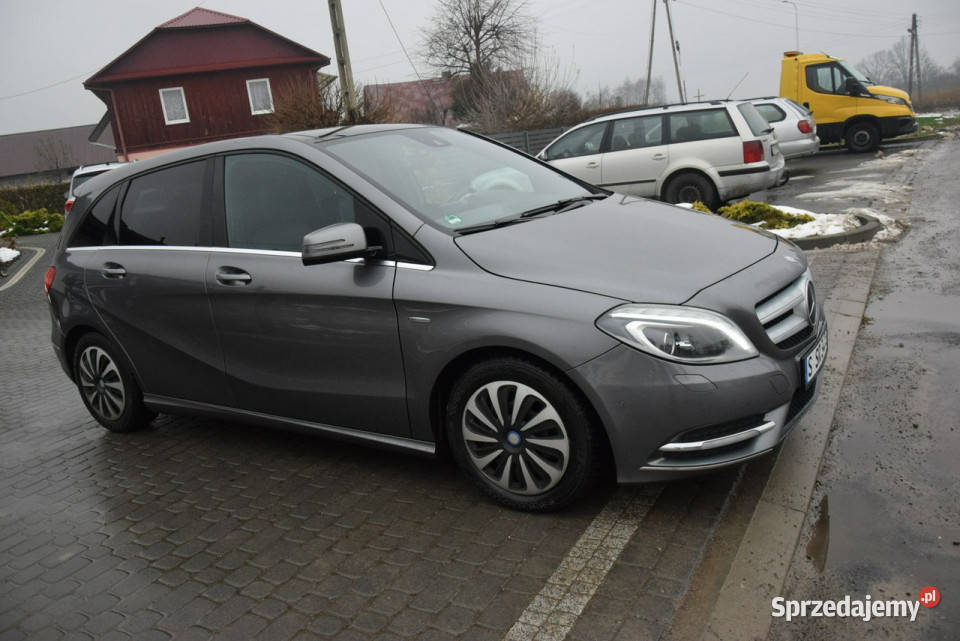 Mercedes B 200 16B Navi Panorama Dach PDC Led manualna Majdan Sieniawski