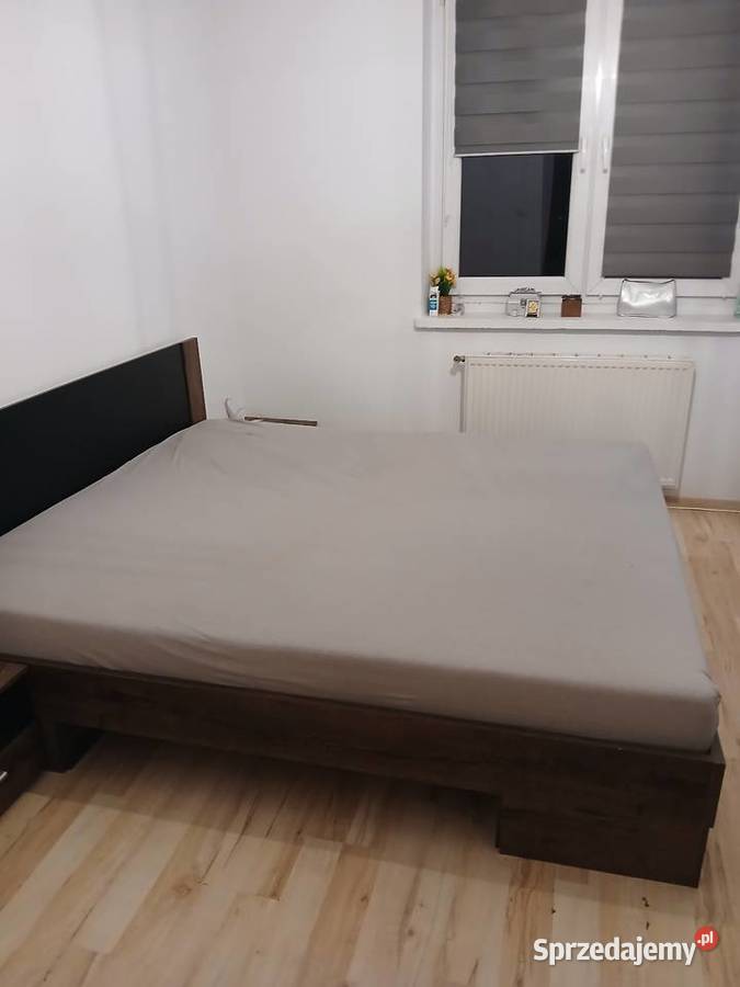 Sprzedam łóżko i szafkę