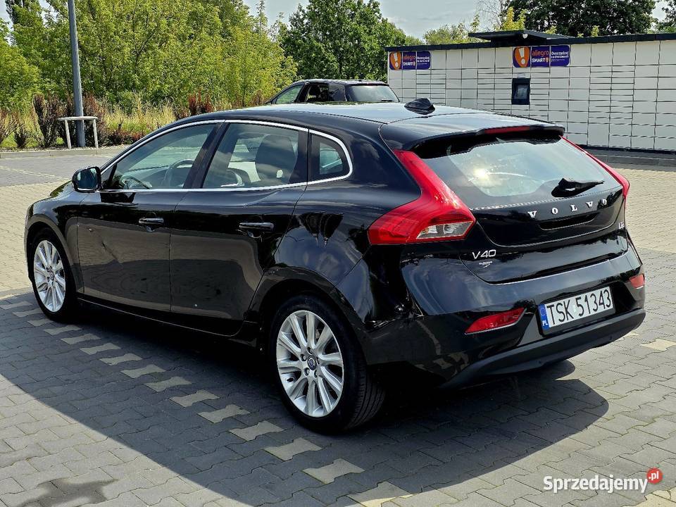 Volvo V40 D2 Momentum 16 diesel 115 2013r czarny Skarżysko-Kamienna sprzedam