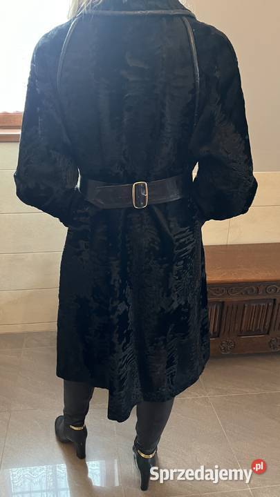 Czarne futro z karakuł saar 38 Łowęcin