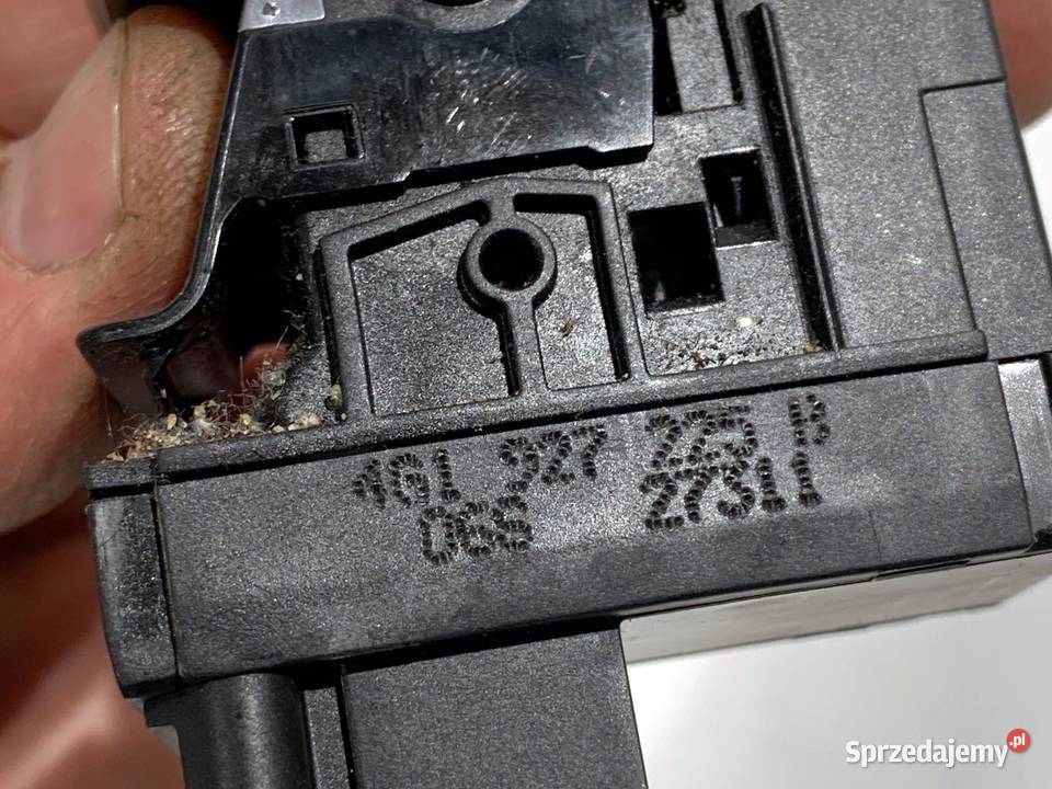 WŁĄCZNIK HAMULCA RĘCZNEGO AUDI A6 C7 4G1927225B