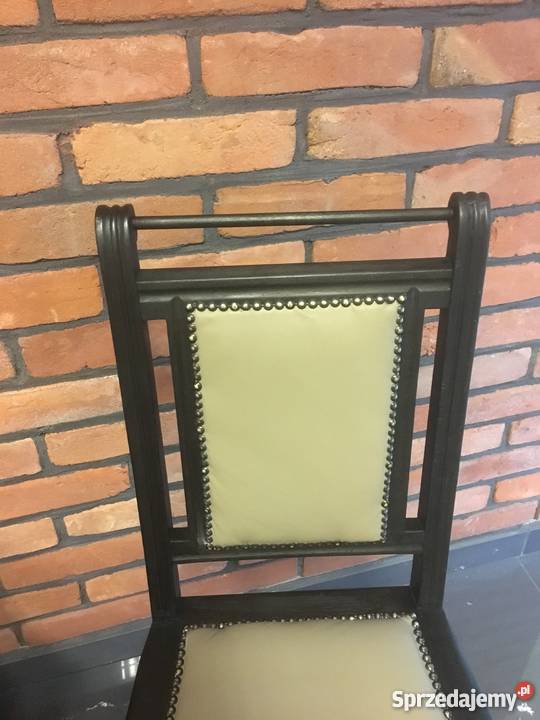 Stare bukowe krzesło renowacji Września