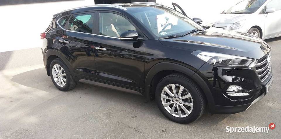 Hyundai Tucson 20 diesel salon Polska 88 osoba manualna Ostrowiec Świętokrzyski