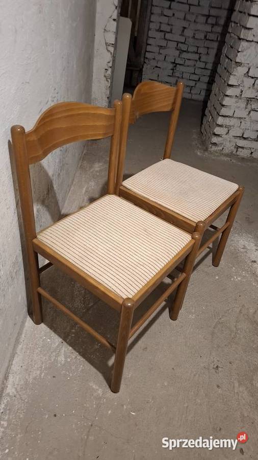 Dwa krzesła z czasów PRLU Wadowice