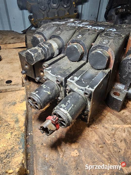 4sekcyjny rozdzielacz hydrauliczny JCB TM300 Gdynia