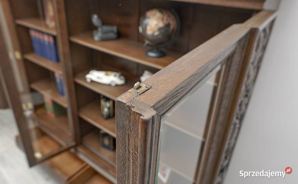 Dębowa biblioteka z lat 20tych XXw Jerka