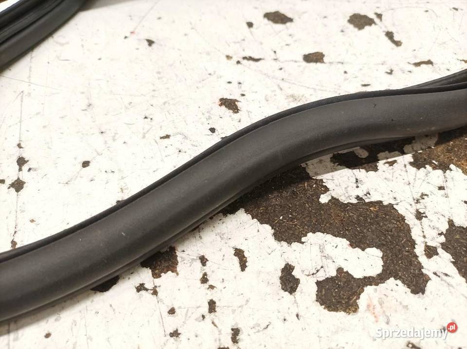 USZCZELKA DRZWI LEWY PRZÓD KIEROWCY KAROSERYJNA Uszczelki