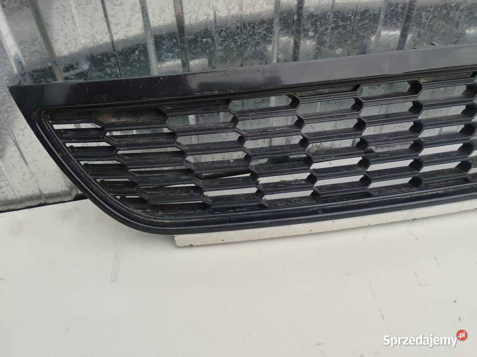 ATRAPA GRILL VOLKSWAGEN POLO 6R0853677A osobowe