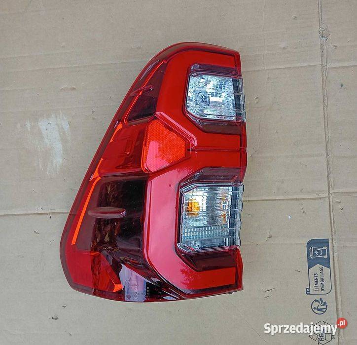 Toyota Hilux VIII Lift Led lampa tylna lewa osobowe Przeźmierowo