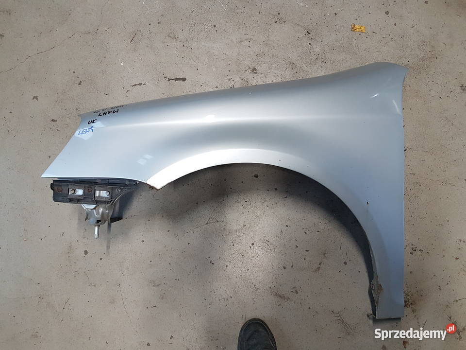 VW GOLF V KOMBI JETTA BLOTNIK LEWY PRZOD SREBRNY