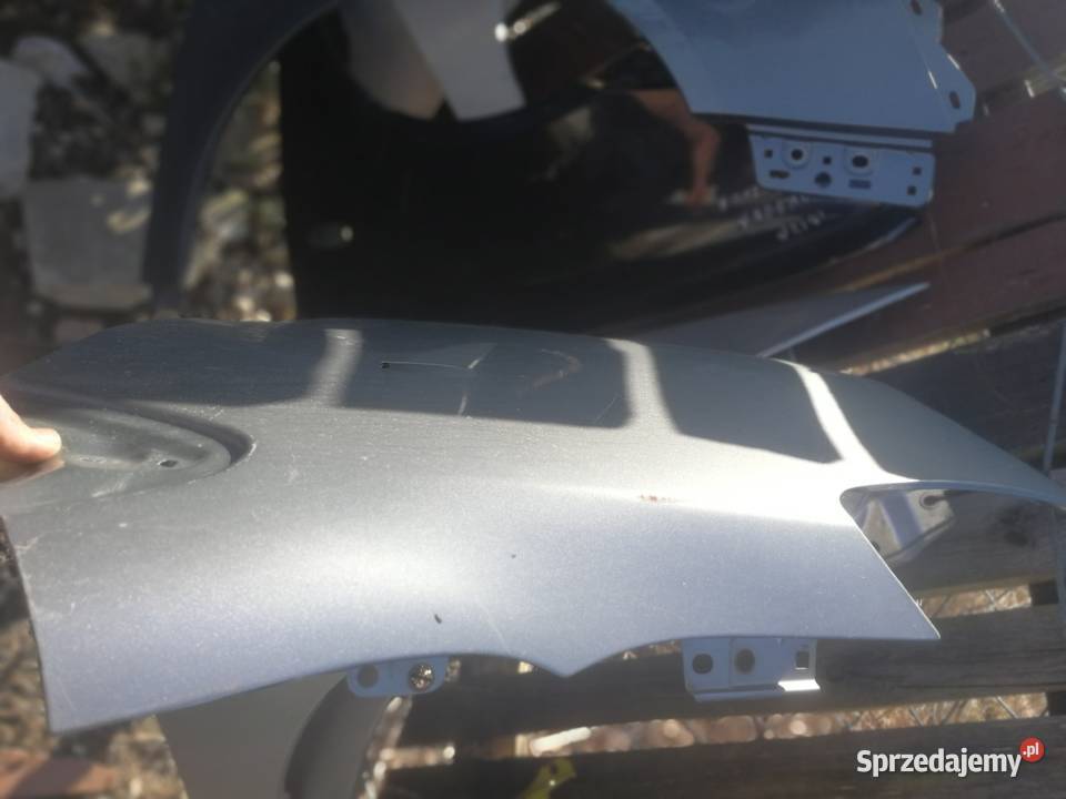 Toyota Yaris 2 2006 błotnik lewy Górno