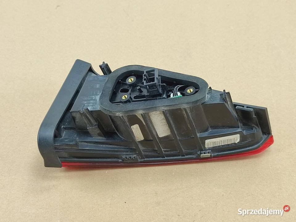 LAMPA LEWY TYŁ W KLAPĘ SKODA SUPERB III KOMBI osobowe sprzedam