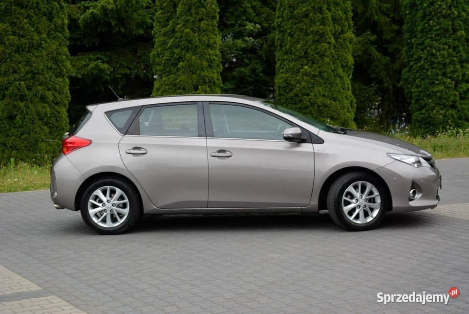 Toyota Auris Executive Navi Ledy Kamera Park Ostrów Mazowiecka
