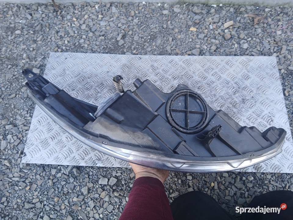 Lampa lewa przód przednia Ford Fiesta mk7 VII EU Radłów
