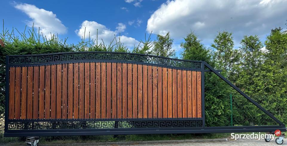 Brama wjazdowa przesuwna drewno metal kuta