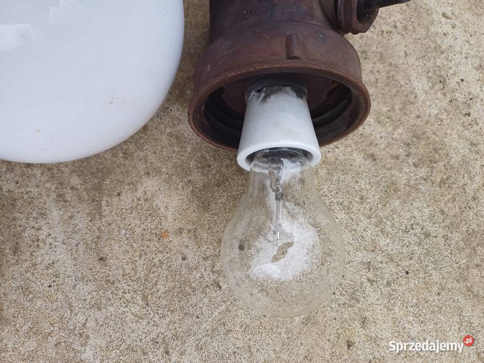Stara lampa z bakielitowym długim łamanym dolnośląskie Lubań