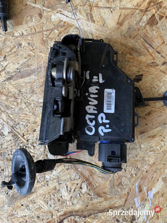 Zamek prawy przód Skoda Octavia II 2012r mazowieckie Zalesice sprzedam