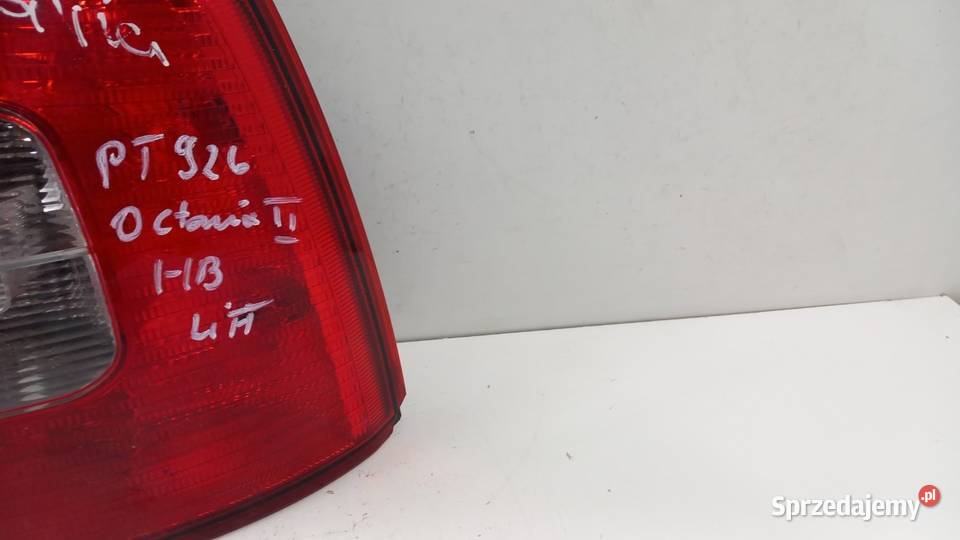 SKODA OCTAVIA II LIFT HB LAMPA TYŁ PRAWA Zbierkowo