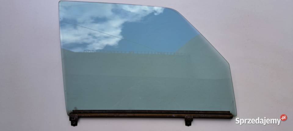 Szyba drzwi przednia prawa Mercedes W123 sedan Luzino