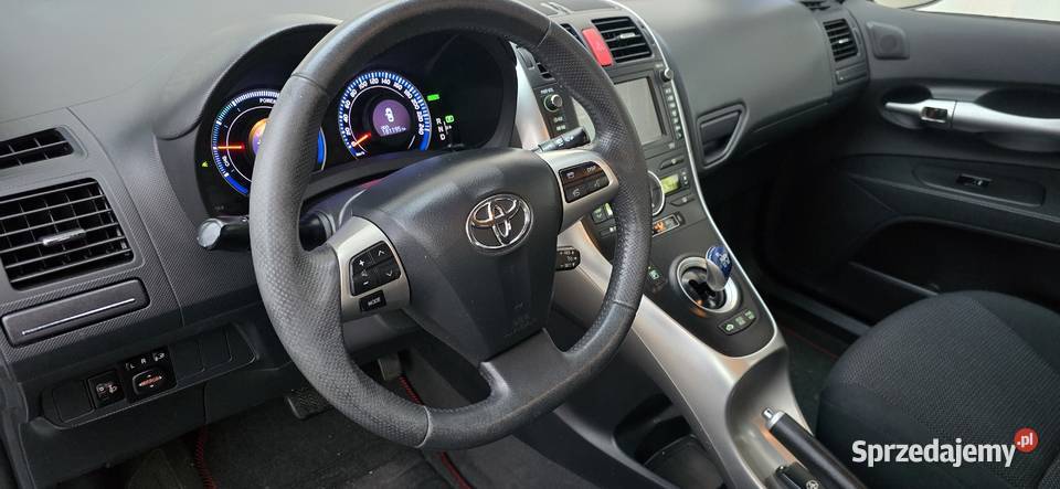 Toyota Auris 18 Hybrid Executive Kobyłka