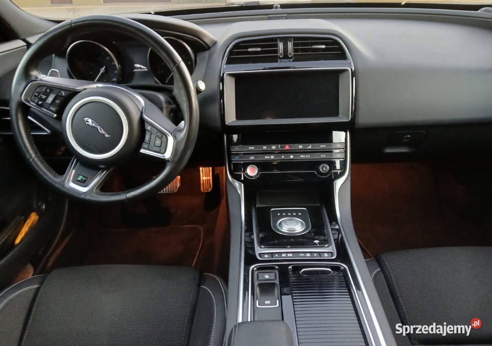 Jaguar XE 2019 20 benzyna XE Tarnogród sprzedam