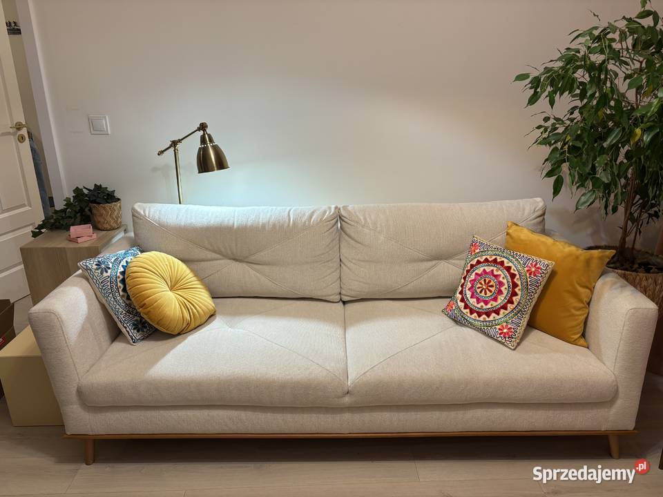 Sofa na drewnianych nóżkach rozkładana LAVENDE