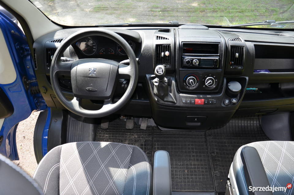 Przewóz osób BUS 81 wyposażenie VIP Wynajem Busa Tarnowskie Góry