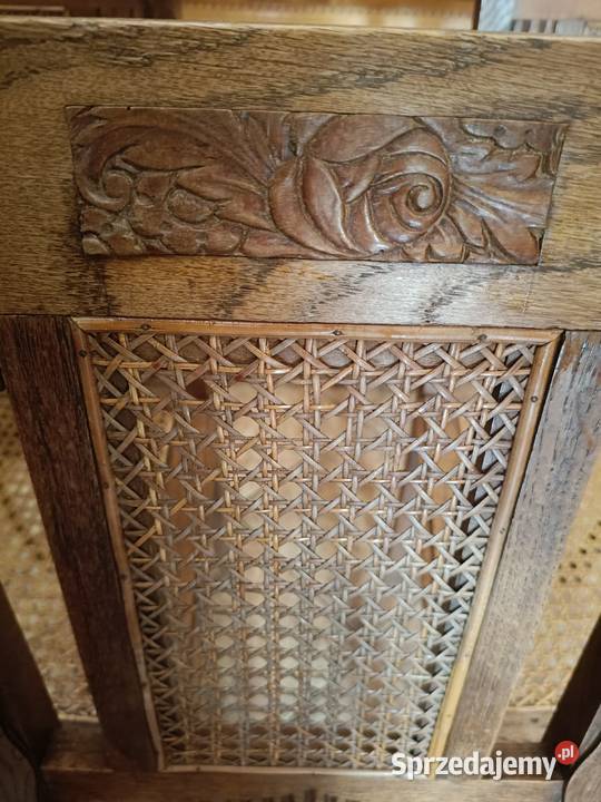 Stare drewniane krzesła rzeźbione z rafią Lipno