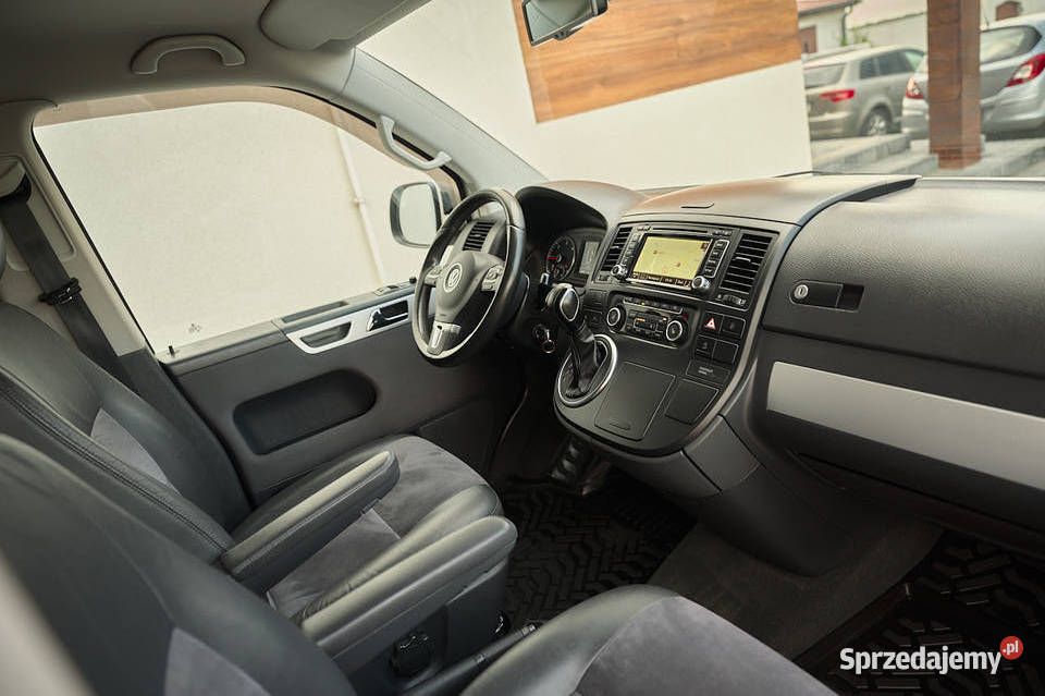 VW MULTIVAN T5 Edition 25 20 diesel automat 1968cm3 Płock