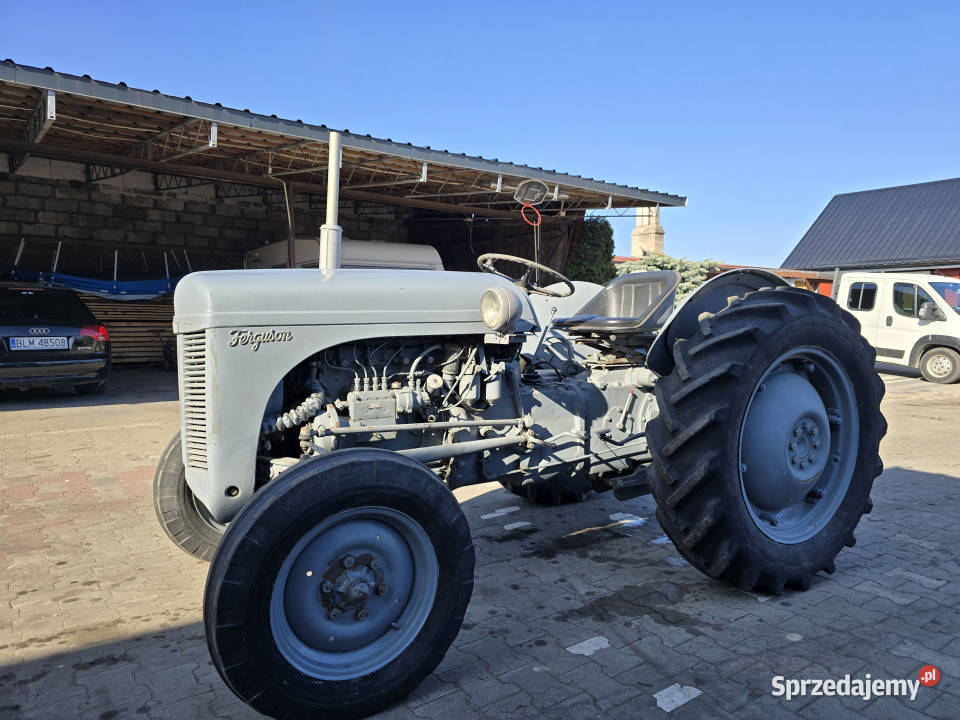 Zabytkowy ciągnik MASSEYHARRISFERGUSON TEF 20 Baliki
