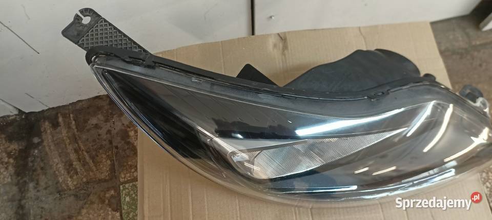 Lampa prawy przód Ford Focus MK3 osobowe świętokrzyskie Kielce