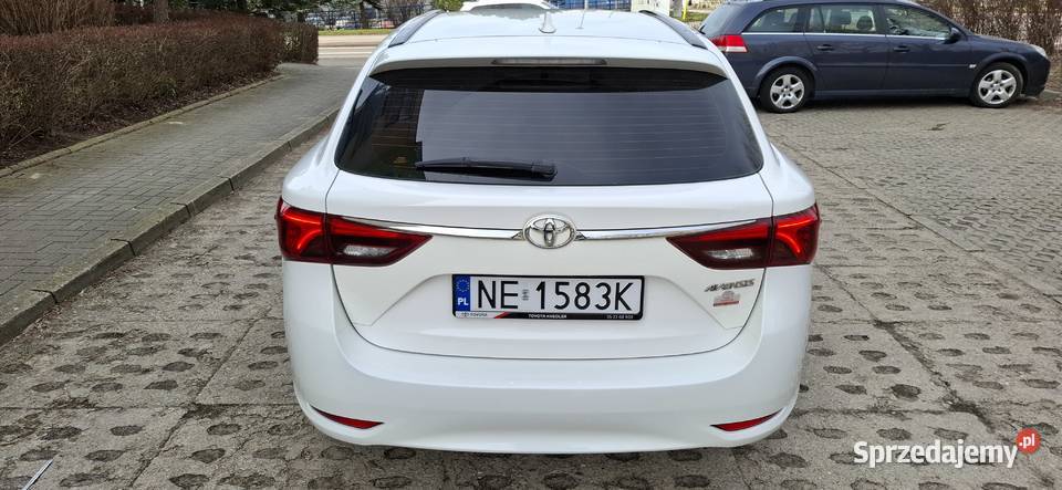 Toyota Avensis 18 benzyna Polski salon autoalarm Avensis
