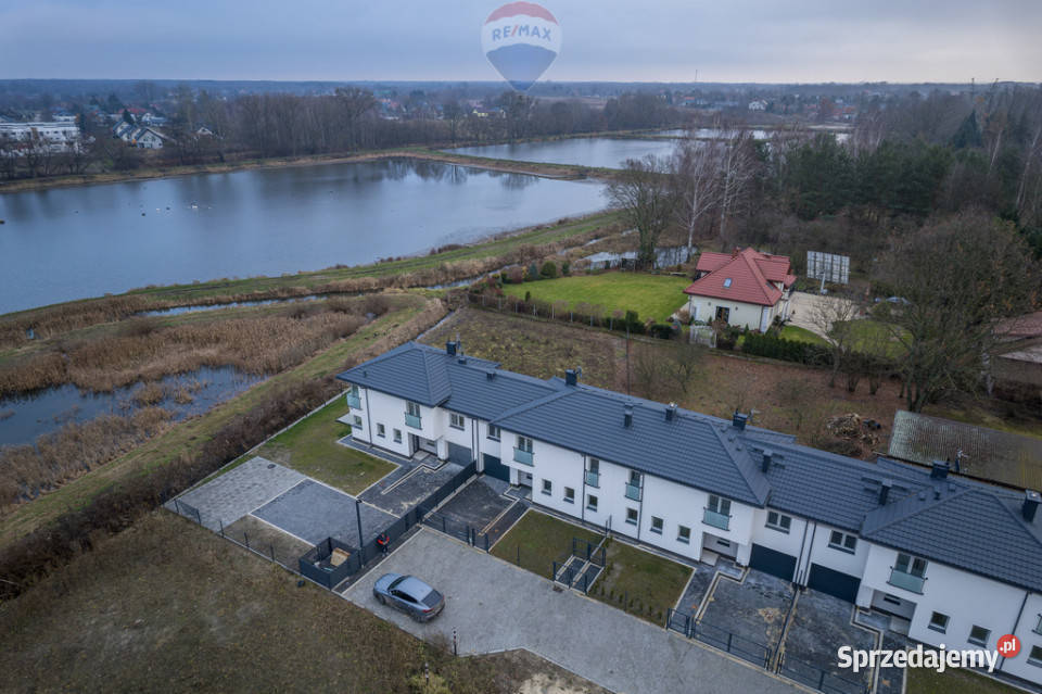 SEGMENT w stanie deweloperskim obok stawow Długa Kościelna