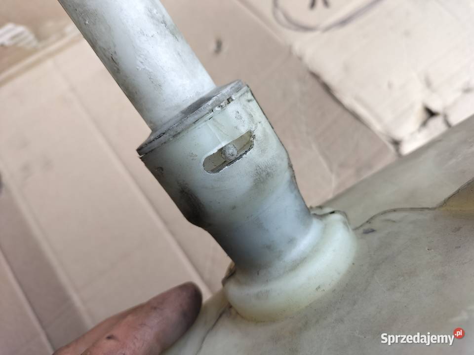 NISSAN PRIMERA P12 ZBIORNICZEK SPRYSKIWACZY