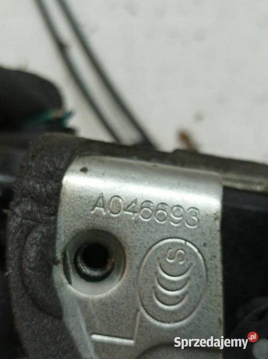 ZAMEK DRZWI LEWY PRZÓD A046693 Toyota Avensis II