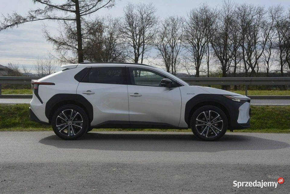 Toyota bZ4X 714 kWh panorama nawigacja full led Rok produkcji 2022