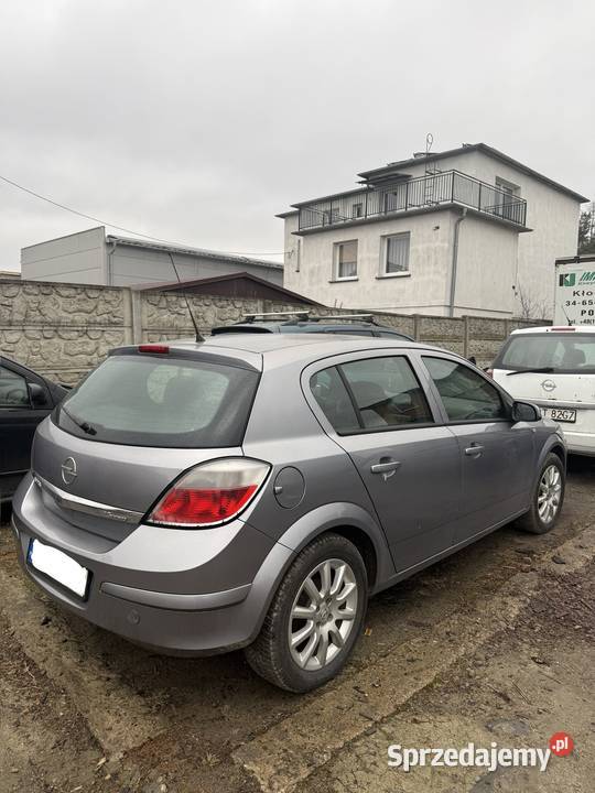 Opel Astra H 16 benzyna 2005r Rok produkcji 2005 Ostrów Wielkopolski