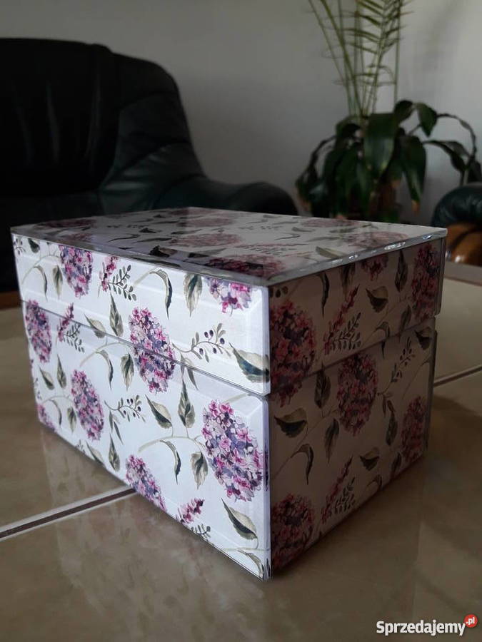 Szklana szkatułka kasetka Anglia Janów Lubelski