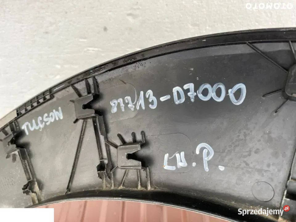 Hyundai Tucson listwa lewy przód na błotnik osobowe Karoseria lubelskie Kozubszczyzna