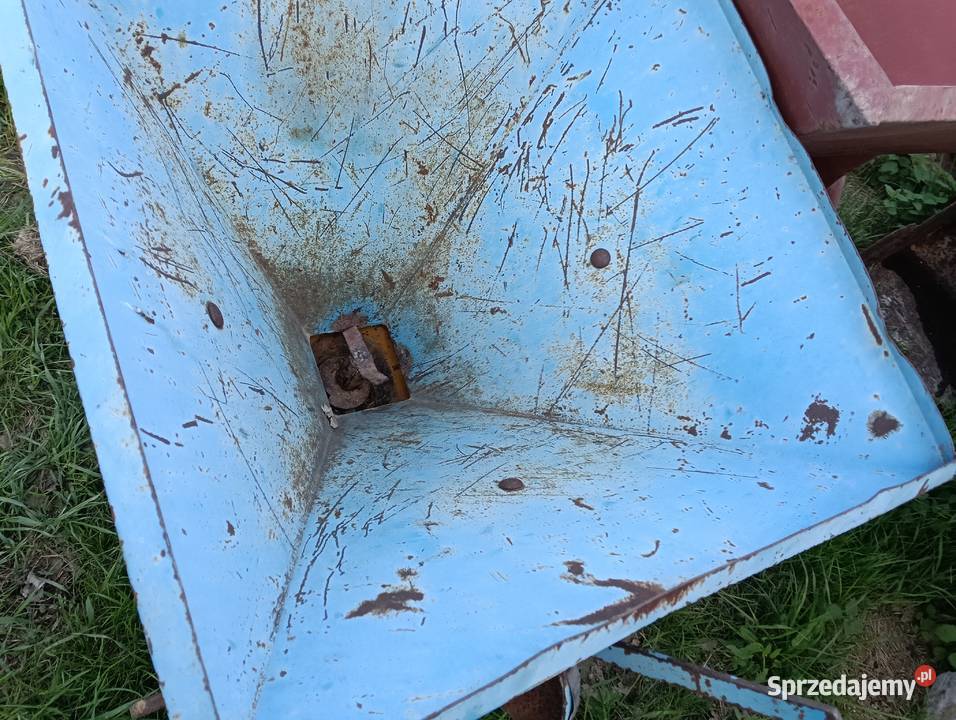 Rozsiewacz Nawozu Bąk Lej Lejek Ursus C330 C360 podkarpackie Paszowa sprzedam