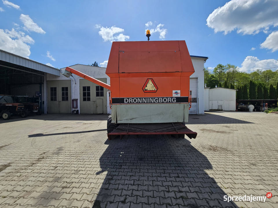 Kombajn zbożowy Dronningborg D9000 heder zbożowy lubelskie Biskupie-Kolonia