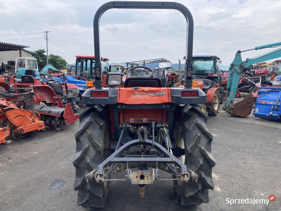 Kubota T240 mocny i niezawodny traktor 24 Skrzynia biegów Manualna Kubota Skała