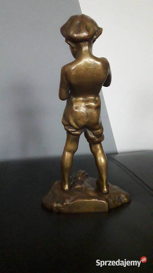 Figurka rzeżba z brązu chłopca sygnowana XIX XX Janów Lubelski