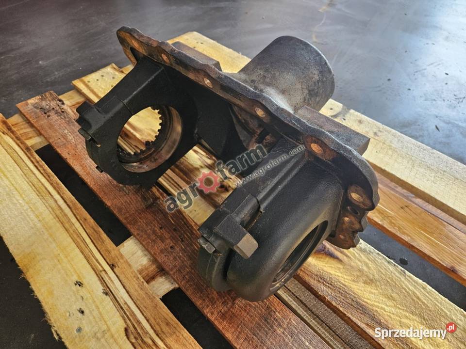 Obudowa dyferencjału Massey Ferguson 8660 8730 Układ kierowniczy i oś przednia Byków
