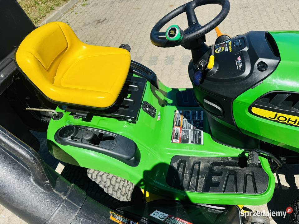 Traktorek kosiarka John Deere E100 BriggsStrat z Białystok
