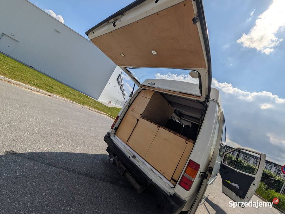 Kamper Reimo dwa łóżka 4os można się wyprostować Rok produkcji 1992 Grabie