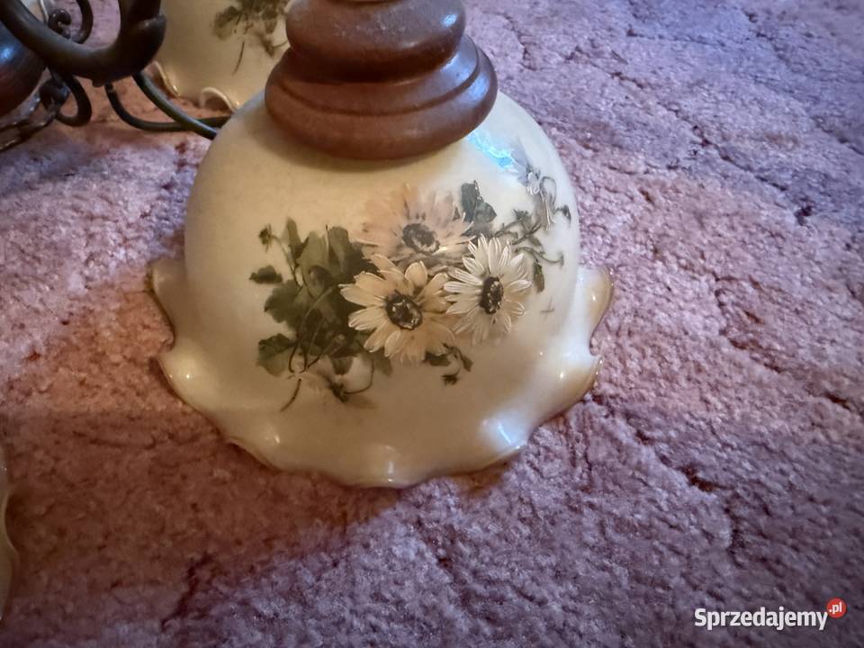 Piękny stylowy żyrandol