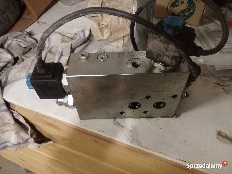 Zawór rozdzielacza 295930 Manitou MLT 741 Rudno sprzedam